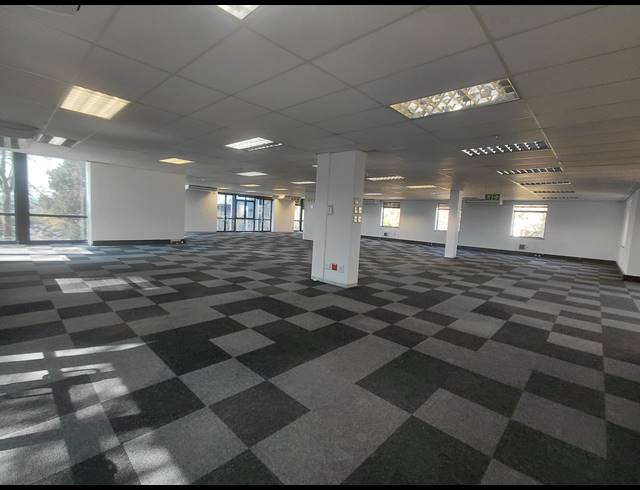 425M² OFFICE TO LET IN BRYANSTON